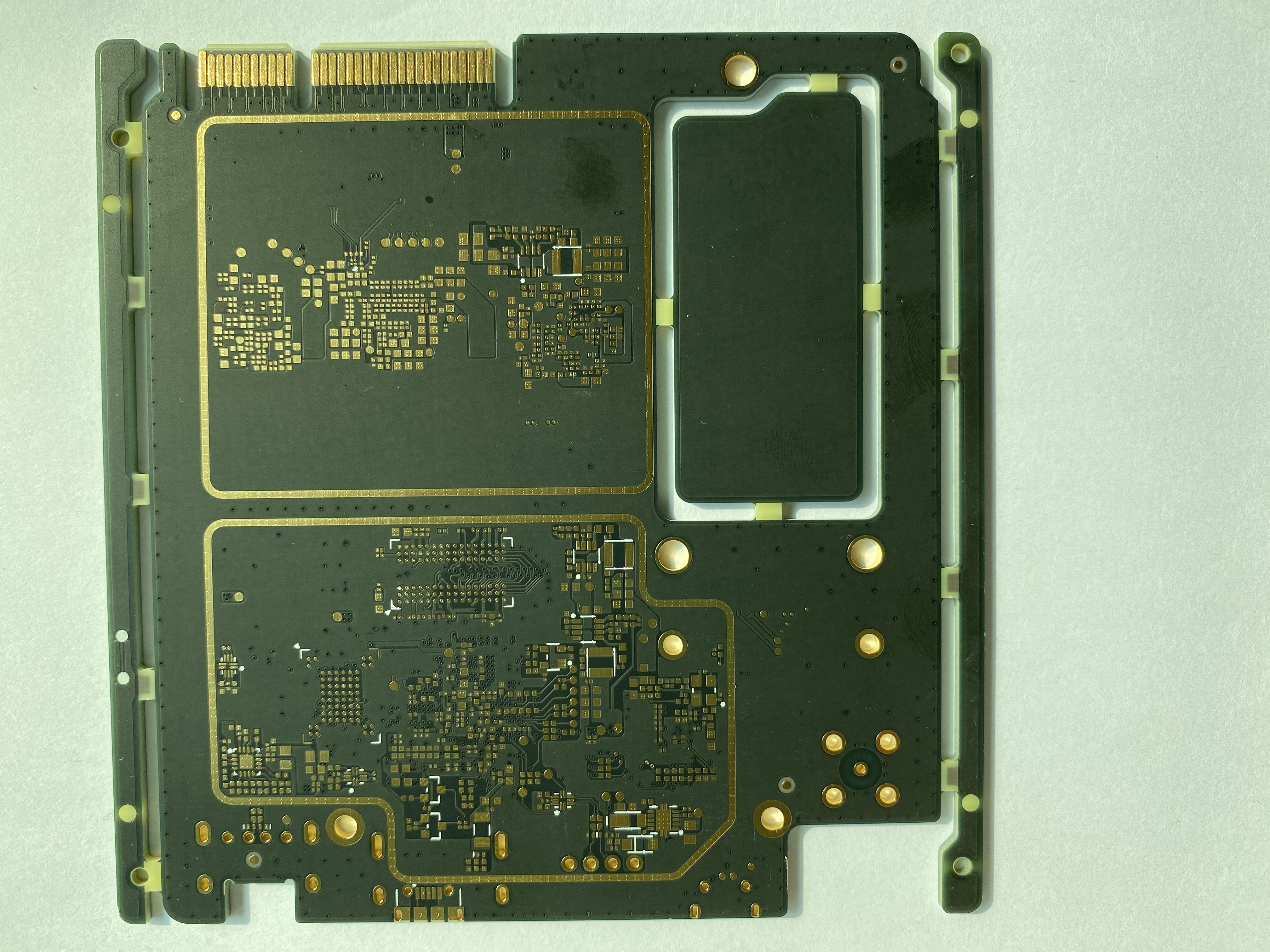 O PWB 0.15mm Dirll do OEM Chip Communication fura a elevada precisão feita sob encomenda do tamanho da forma